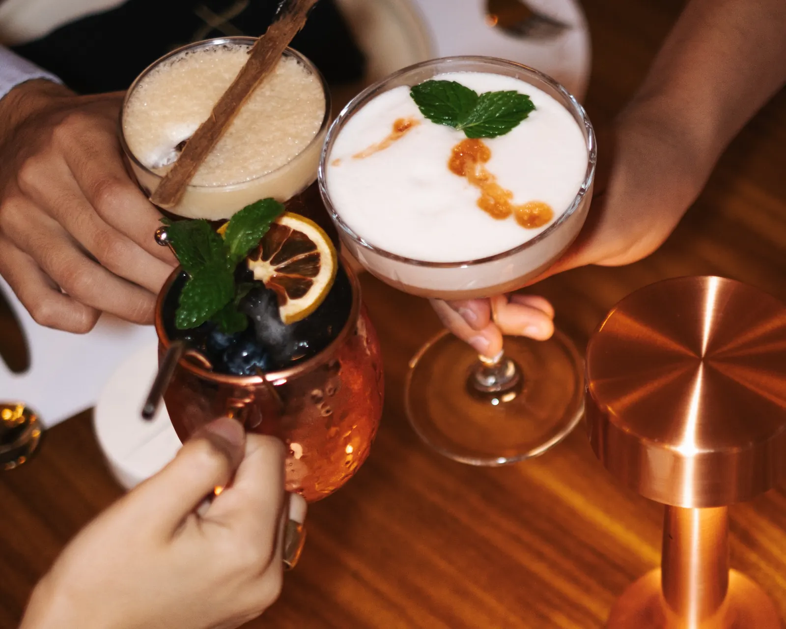 Brindis con coctelería de autor en el Restaurante Adela